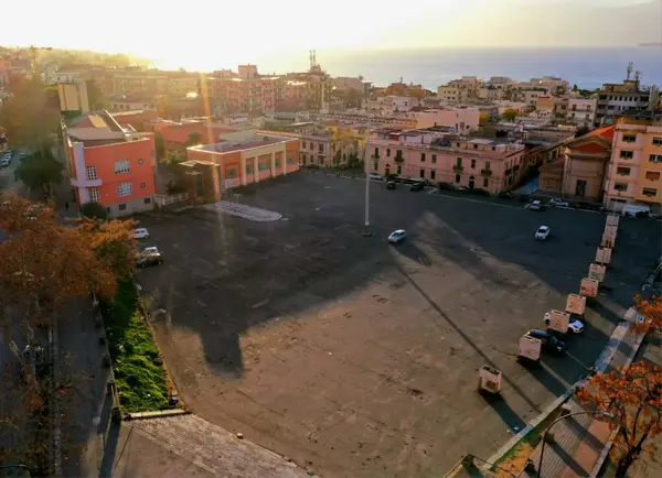 Piazza del Popolo in Reggio Calabria with open-air market and historic buildings