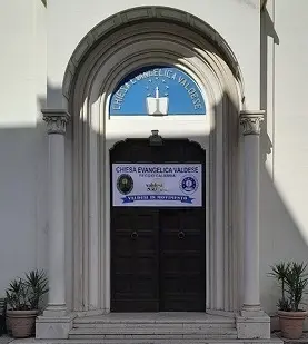 The façade of the Waldensian Evangelical Church in Reggio Calabria, symbol of faith and freedom.