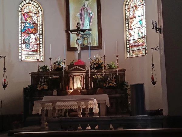 nterior of the Sanctuary of the Sacred Heart in Reggio Calabria during the Latin Mass celebrated by Don Pippo Curatola.